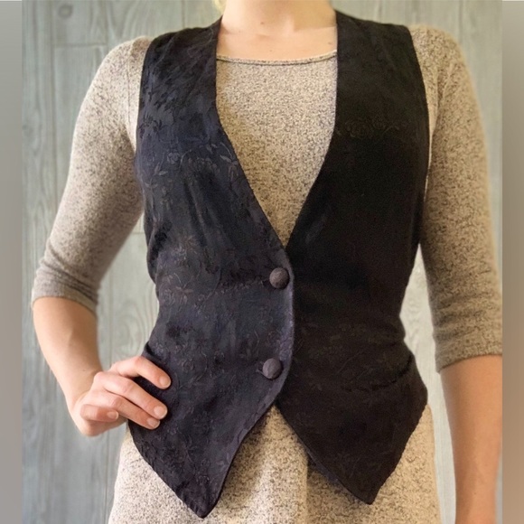 Black vest with silk floral details - Picture 1 of 7